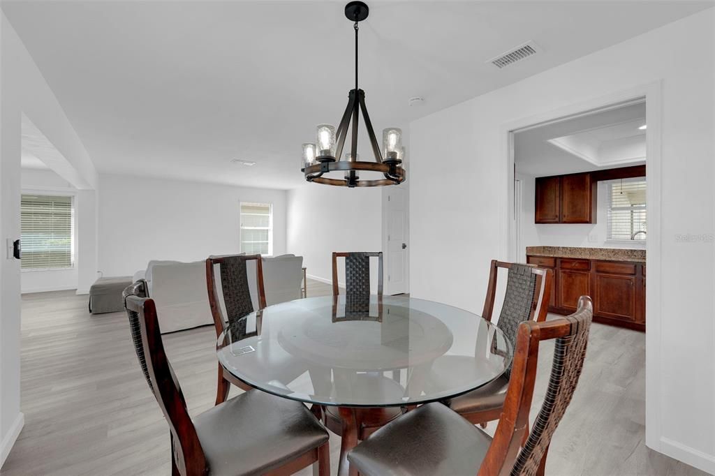 For Sale: $309,900 (2 beds, 2 baths, 1459 Square Feet)