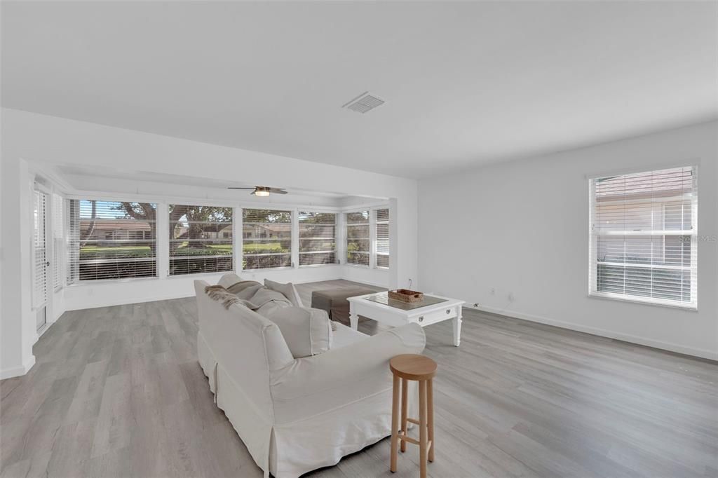 For Sale: $309,900 (2 beds, 2 baths, 1459 Square Feet)