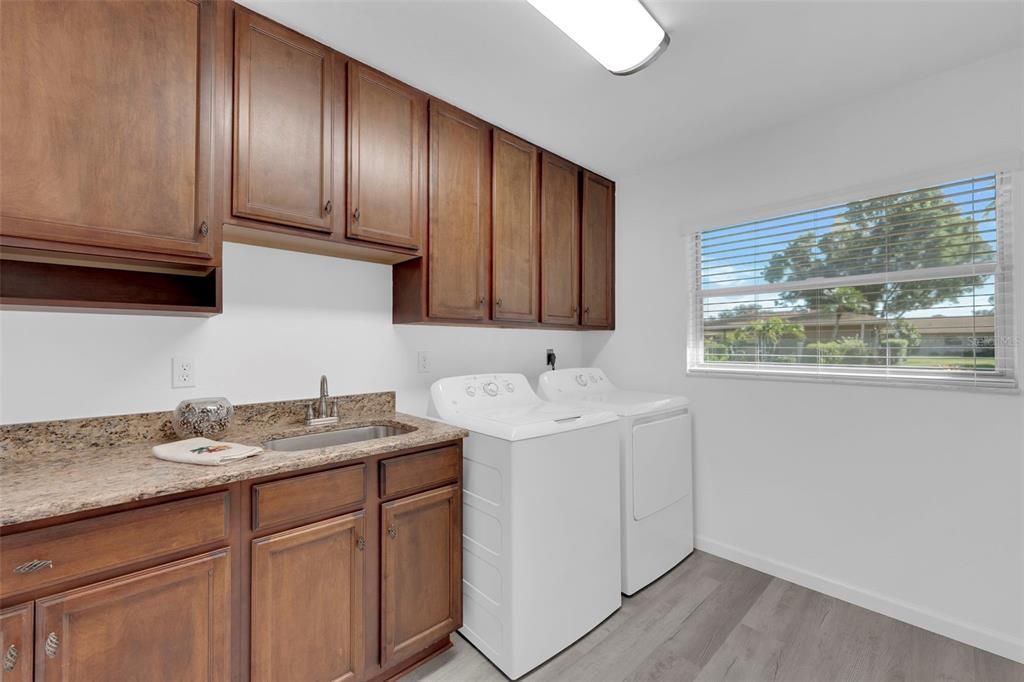 For Sale: $309,900 (2 beds, 2 baths, 1459 Square Feet)