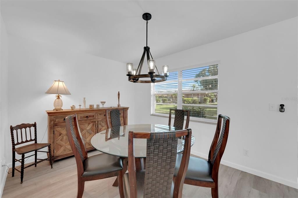 For Sale: $309,900 (2 beds, 2 baths, 1459 Square Feet)