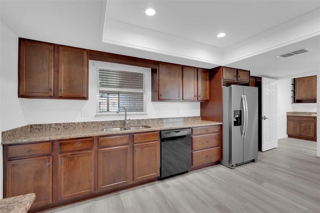 For Sale: $309,900 (2 beds, 2 baths, 1459 Square Feet)