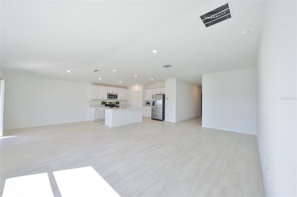 出租: $2,600 (4 贝兹, 2 浴室, 1936 平方英尺)