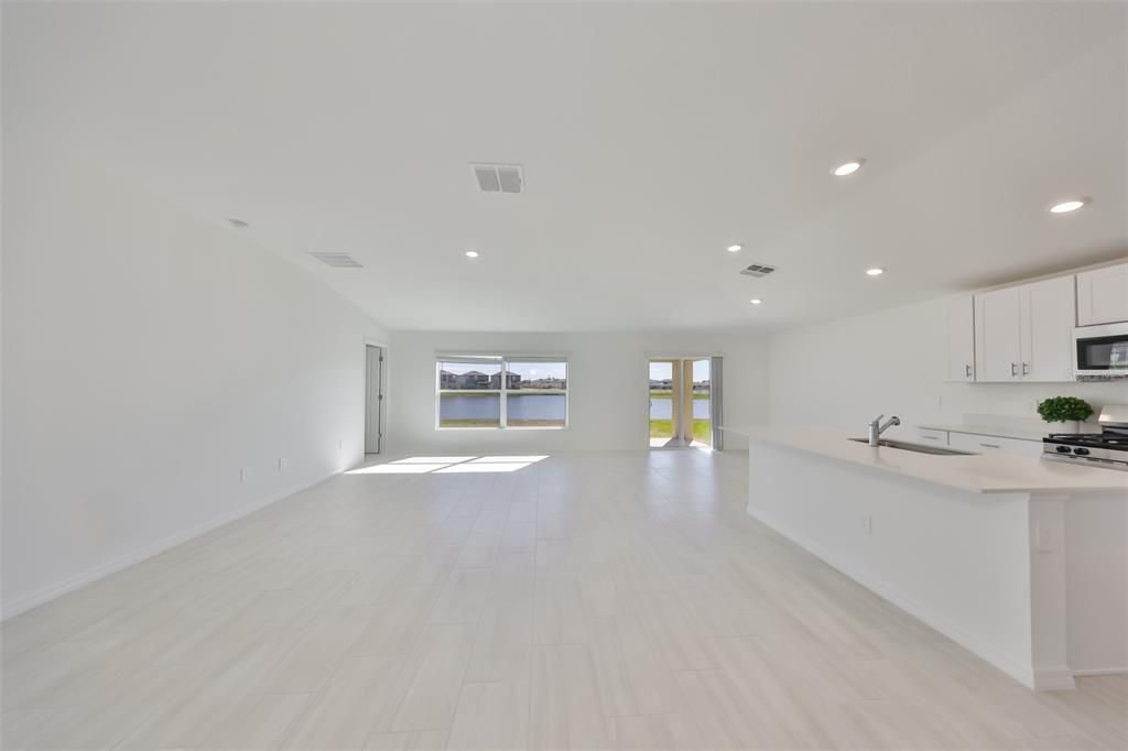 出租: $2,600 (4 贝兹, 2 浴室, 1936 平方英尺)