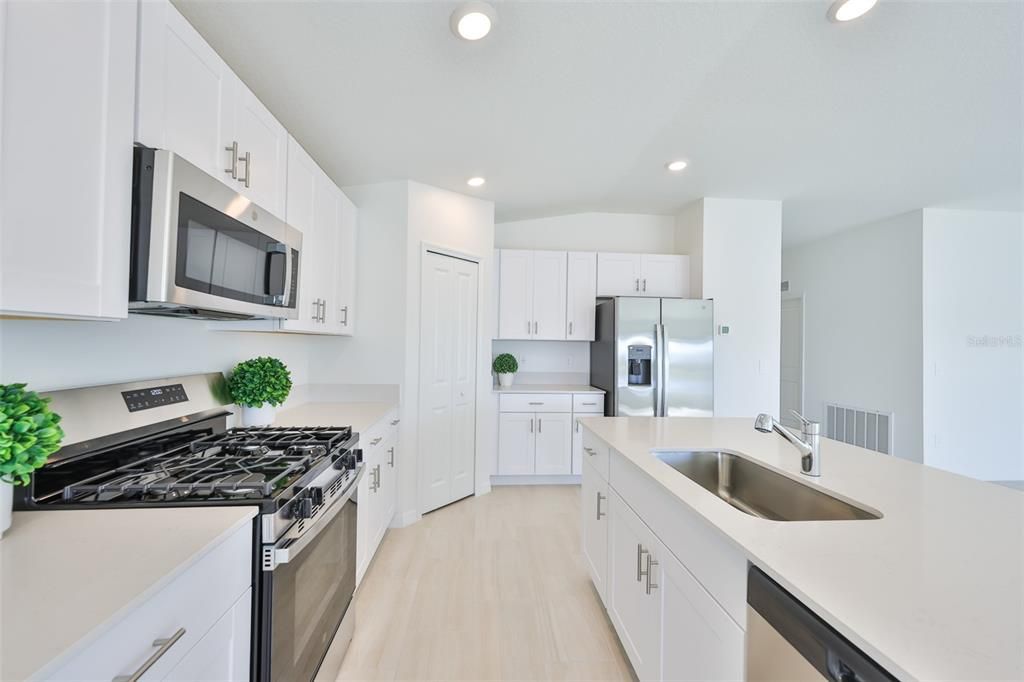 出租: $2,600 (4 贝兹, 2 浴室, 1936 平方英尺)