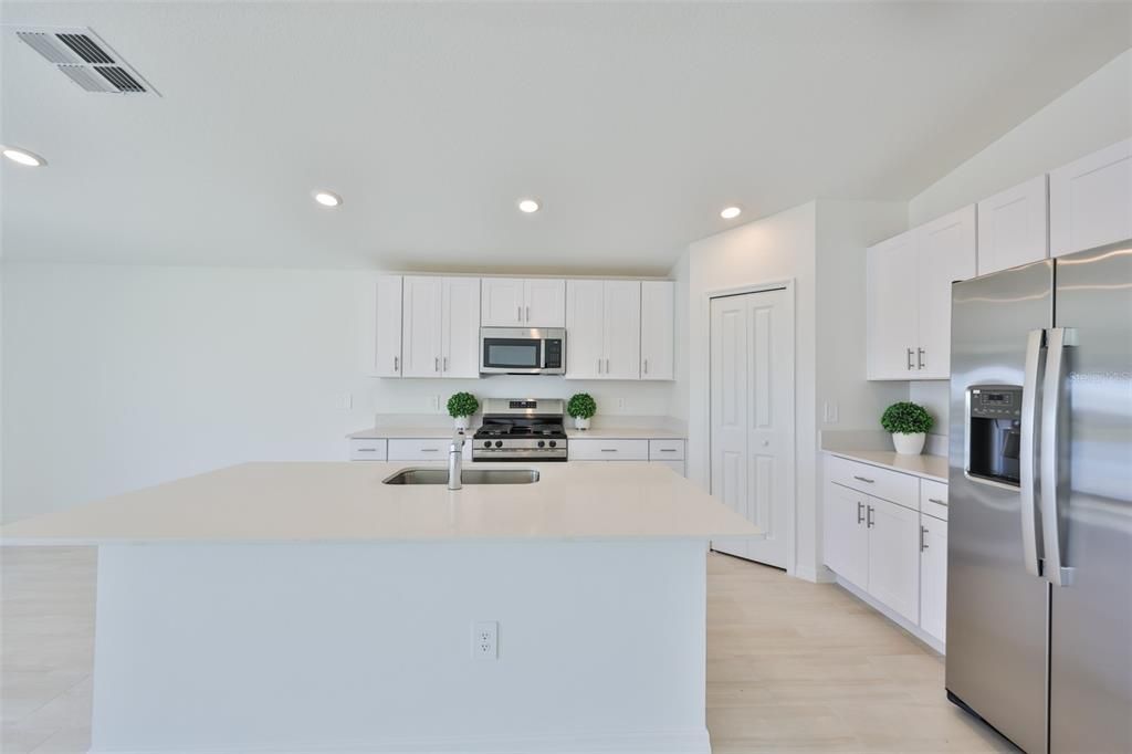 出租: $2,600 (4 贝兹, 2 浴室, 1936 平方英尺)