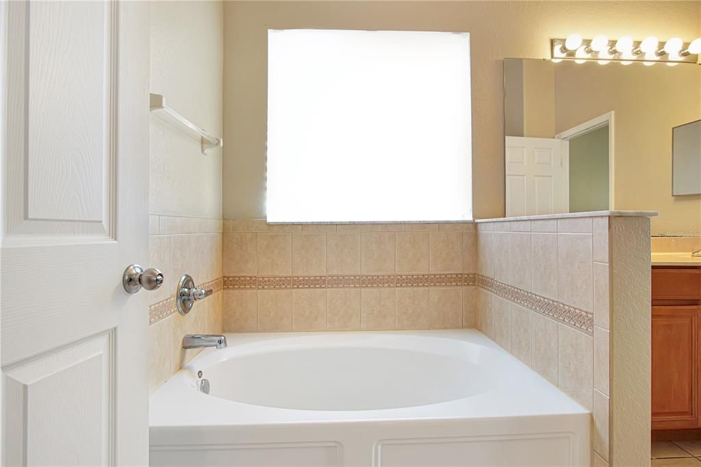 Active With Contract: $1,950 (3 beds, 2 baths, 2106 Square Feet)