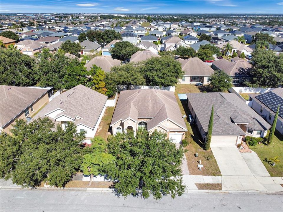 Active With Contract: $1,950 (3 beds, 2 baths, 2106 Square Feet)