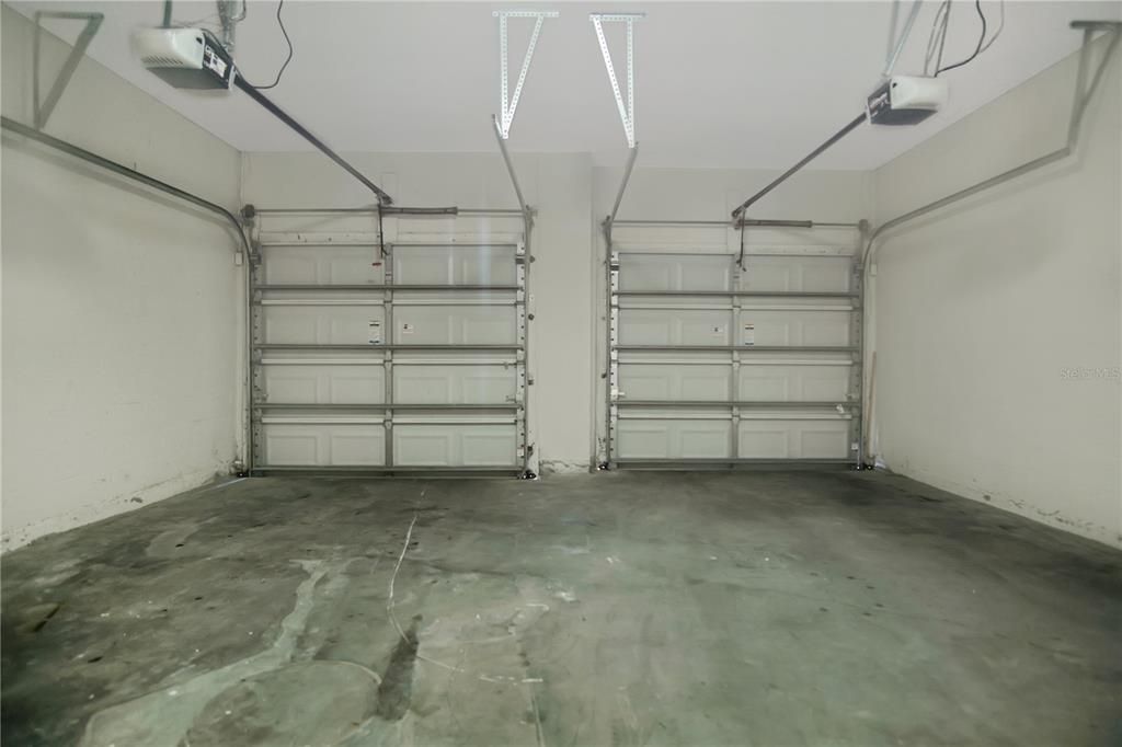 Active With Contract: $1,950 (3 beds, 2 baths, 2106 Square Feet)