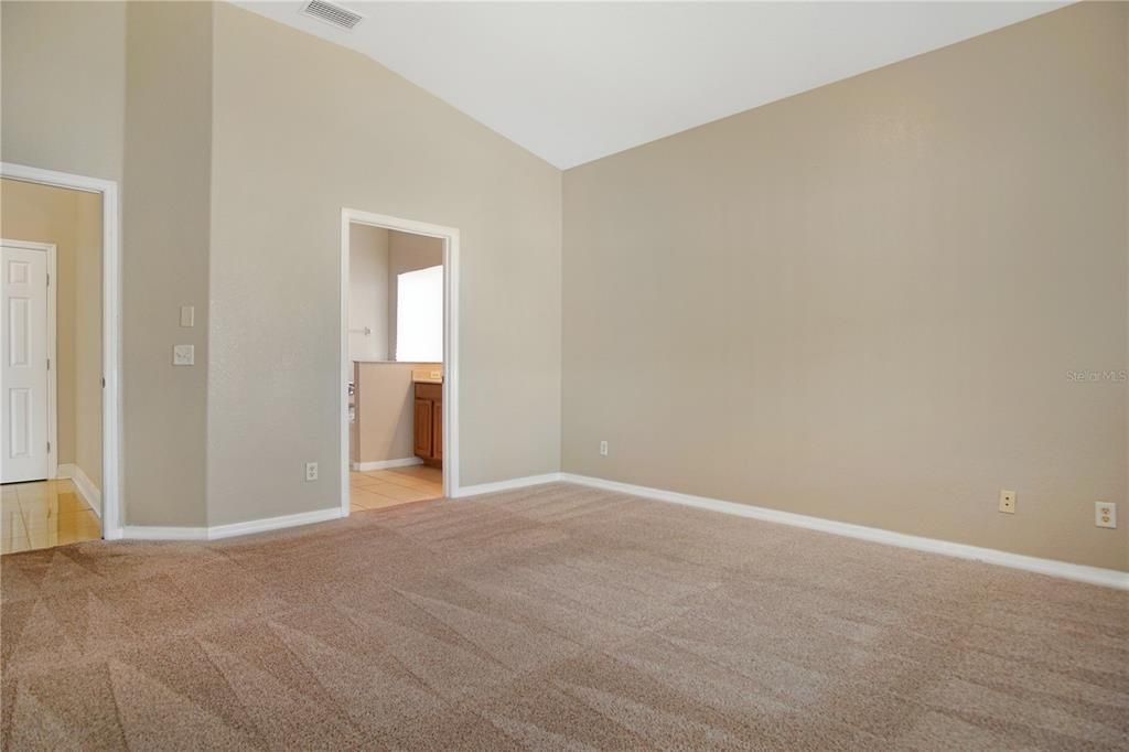 Active With Contract: $1,950 (3 beds, 2 baths, 2106 Square Feet)