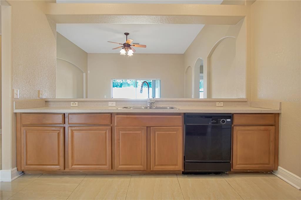 Active With Contract: $1,950 (3 beds, 2 baths, 2106 Square Feet)