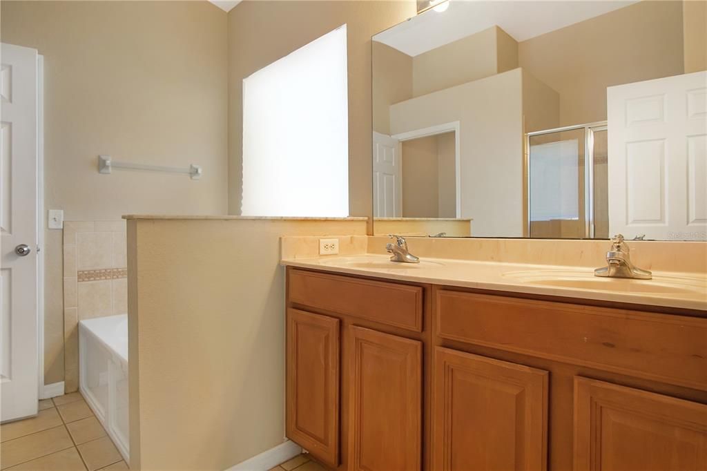 Active With Contract: $1,950 (3 beds, 2 baths, 2106 Square Feet)