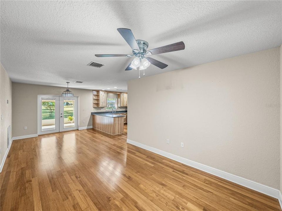 For Sale: $449,900 (3 beds, 2 baths, 1560 Square Feet)