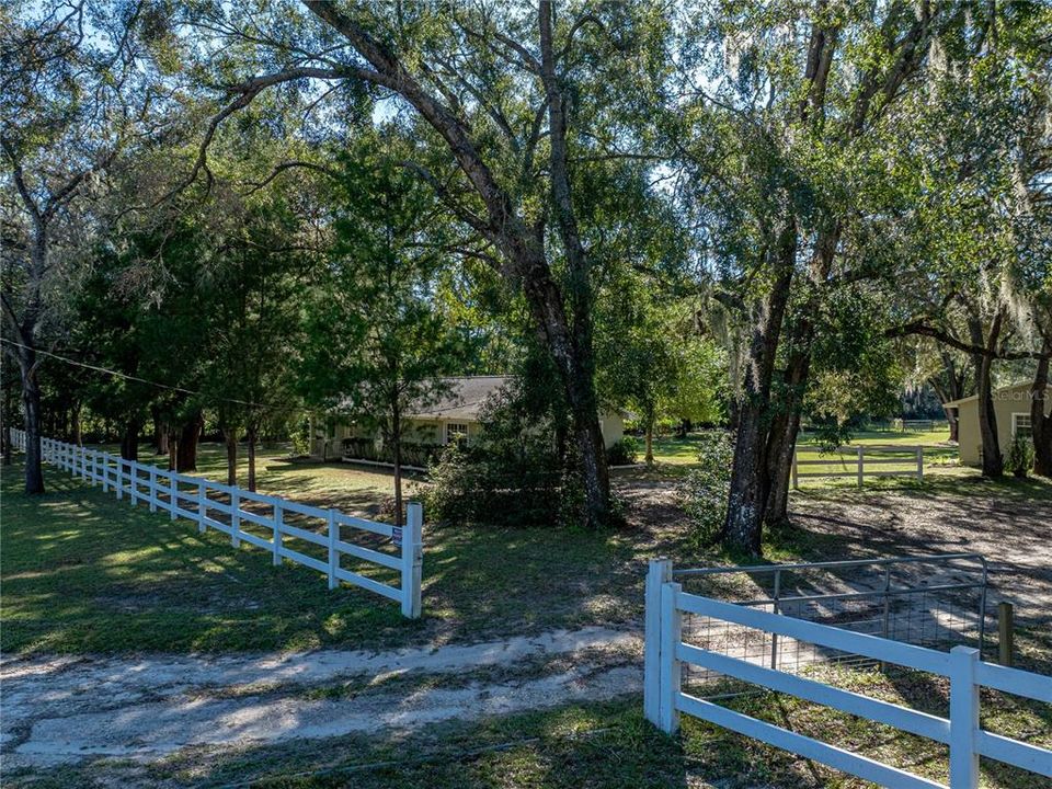 For Sale: $449,900 (3 beds, 2 baths, 1560 Square Feet)