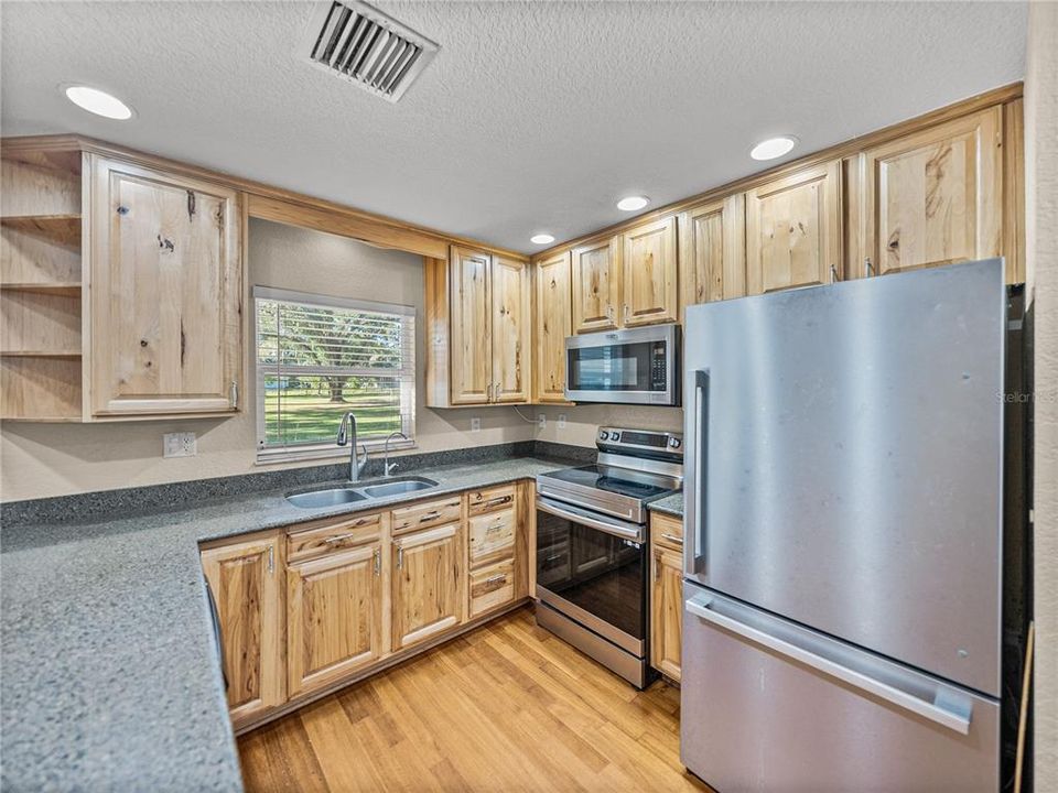 For Sale: $449,900 (3 beds, 2 baths, 1560 Square Feet)