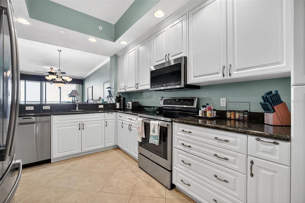 待售: $799,900 (2 贝兹, 2 浴室, 1450 平方英尺)