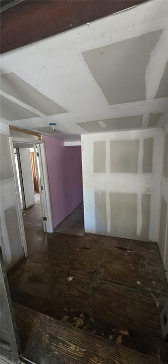 На продажу: $93,500 (2 спален, 1 ванн, 432 Квадратных фут)