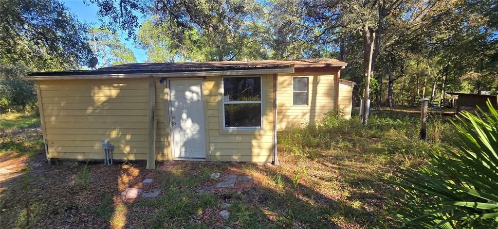 For Sale: $93,500 (2 beds, 1 baths, 432 Square Feet)