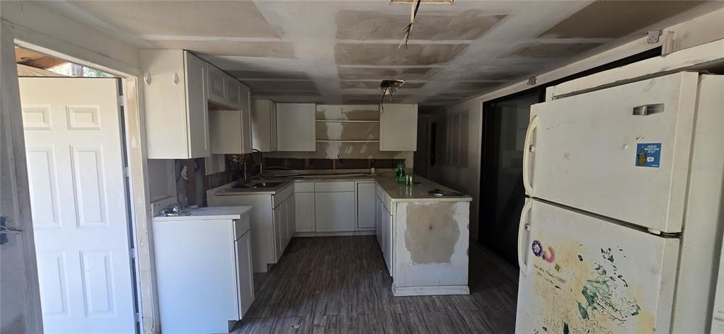 На продажу: $93,500 (2 спален, 1 ванн, 432 Квадратных фут)