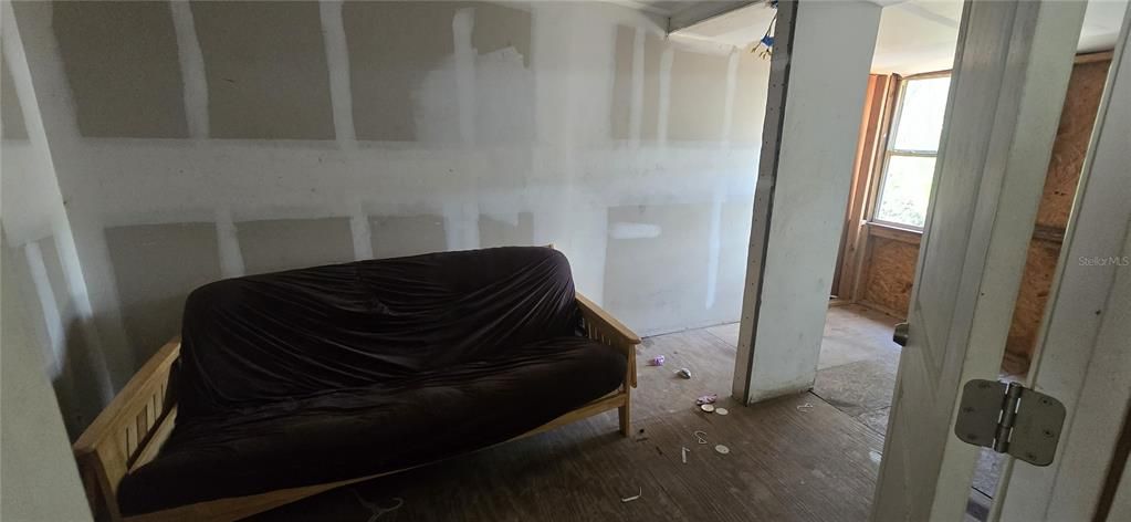 На продажу: $93,500 (2 спален, 1 ванн, 432 Квадратных фут)