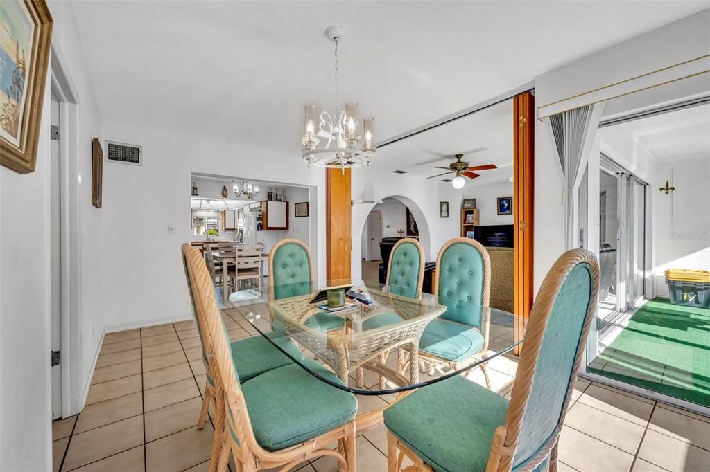 На продажу: $800,000 (4 спален, 3 ванн, 2001 Квадратных фут)