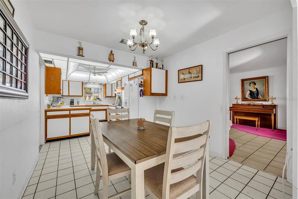 На продажу: $800,000 (4 спален, 3 ванн, 2001 Квадратных фут)