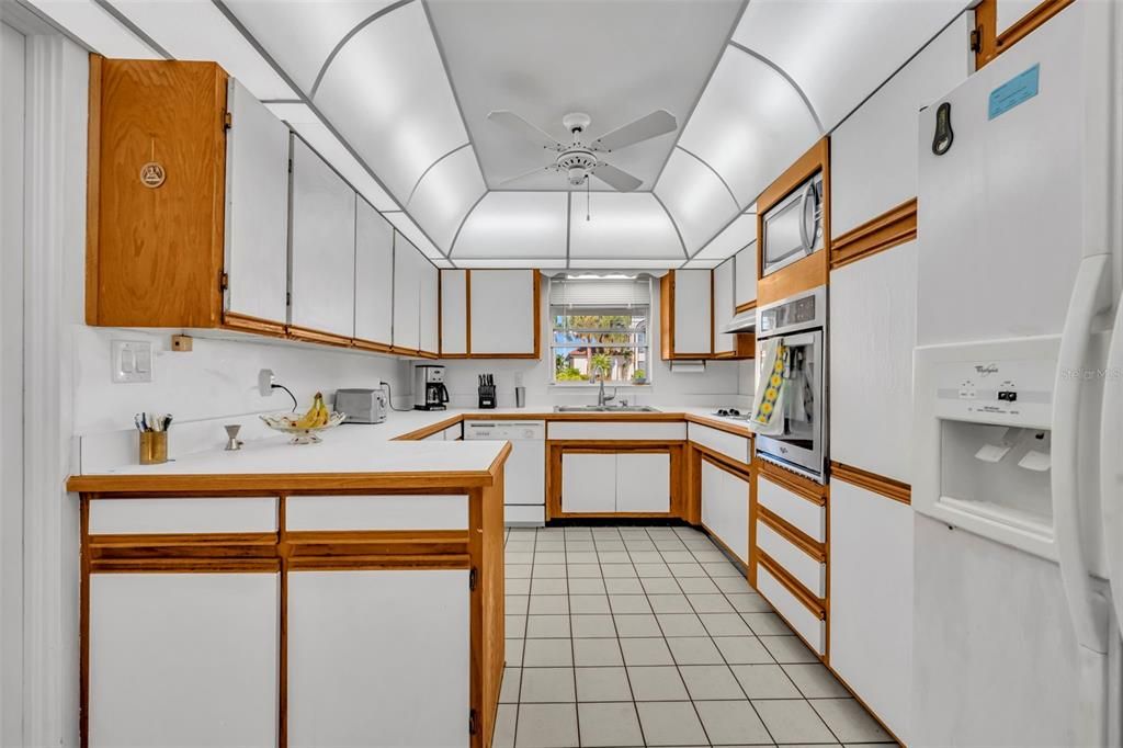 На продажу: $800,000 (4 спален, 3 ванн, 2001 Квадратных фут)