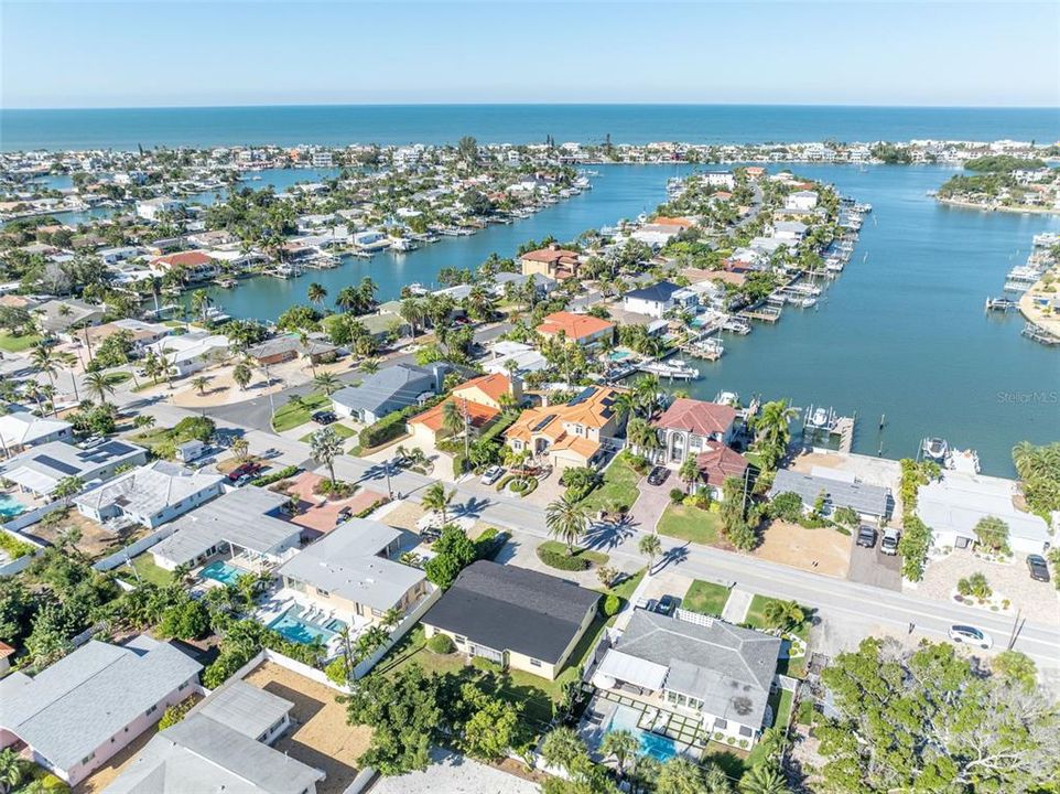 На продажу: $800,000 (4 спален, 3 ванн, 2001 Квадратных фут)