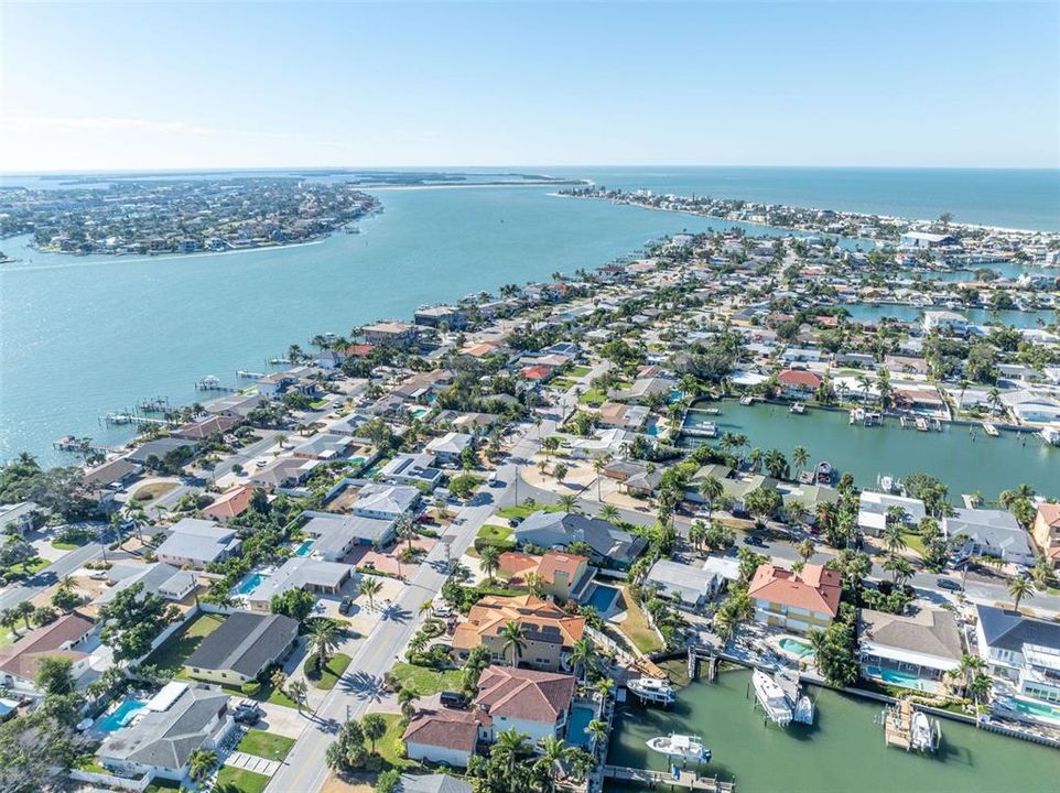 На продажу: $800,000 (4 спален, 3 ванн, 2001 Квадратных фут)