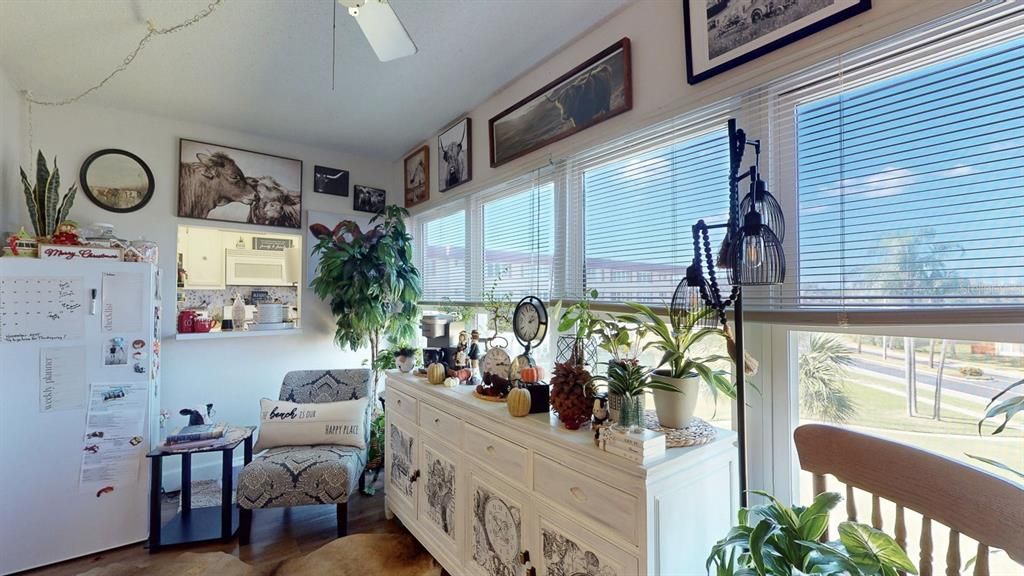 For Sale: $147,000 (2 beds, 2 baths, 1120 Square Feet)