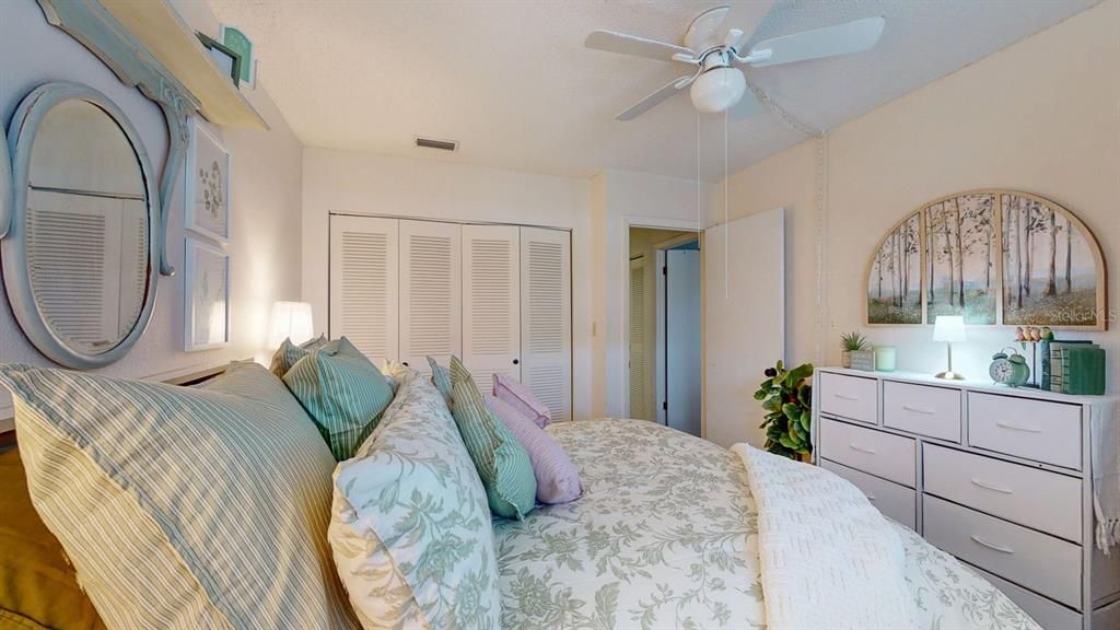 For Sale: $147,000 (2 beds, 2 baths, 1120 Square Feet)