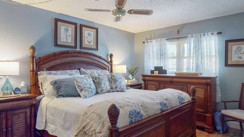 For Sale: $147,000 (2 beds, 2 baths, 1120 Square Feet)