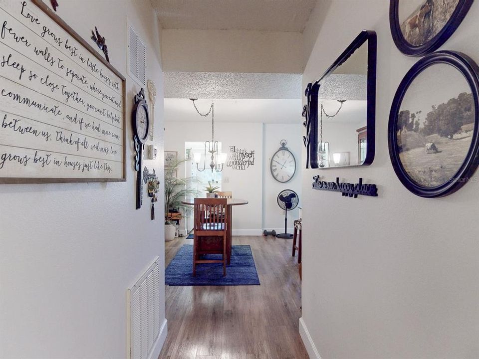 For Sale: $147,000 (2 beds, 2 baths, 1120 Square Feet)