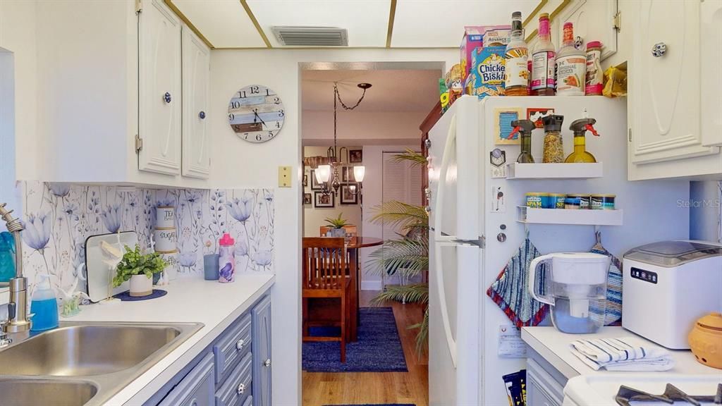 For Sale: $147,000 (2 beds, 2 baths, 1120 Square Feet)