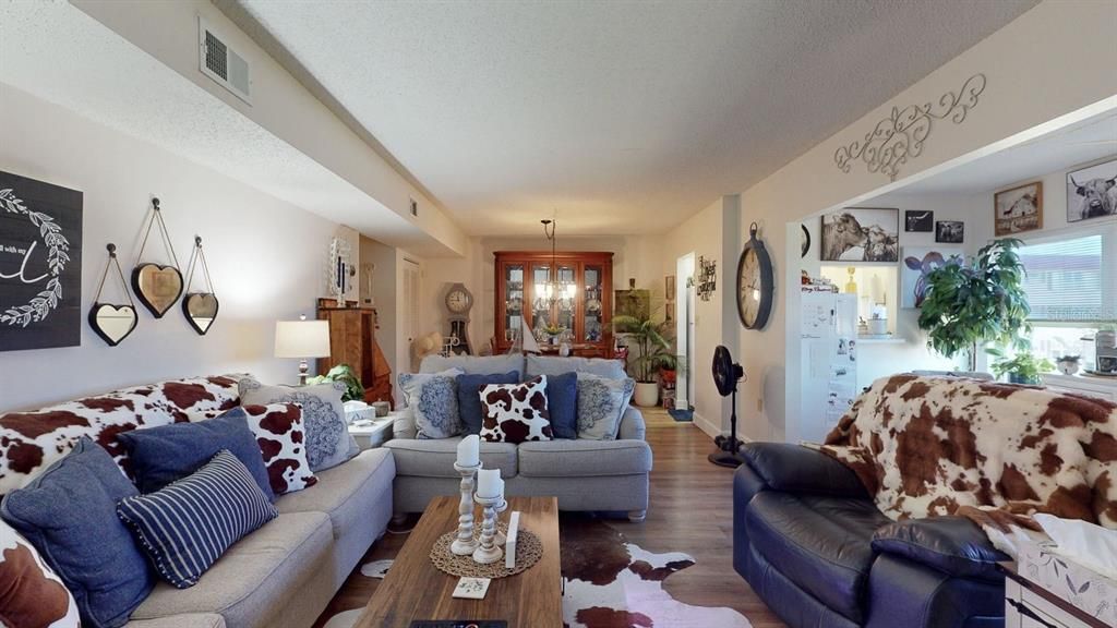 For Sale: $147,000 (2 beds, 2 baths, 1120 Square Feet)