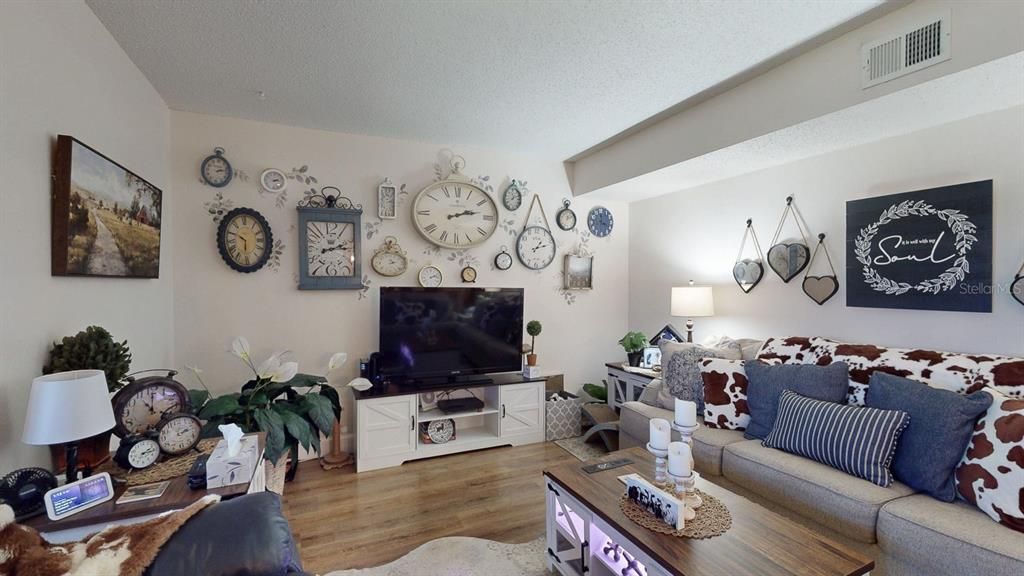 For Sale: $147,000 (2 beds, 2 baths, 1120 Square Feet)