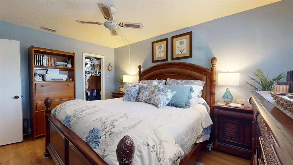 For Sale: $147,000 (2 beds, 2 baths, 1120 Square Feet)