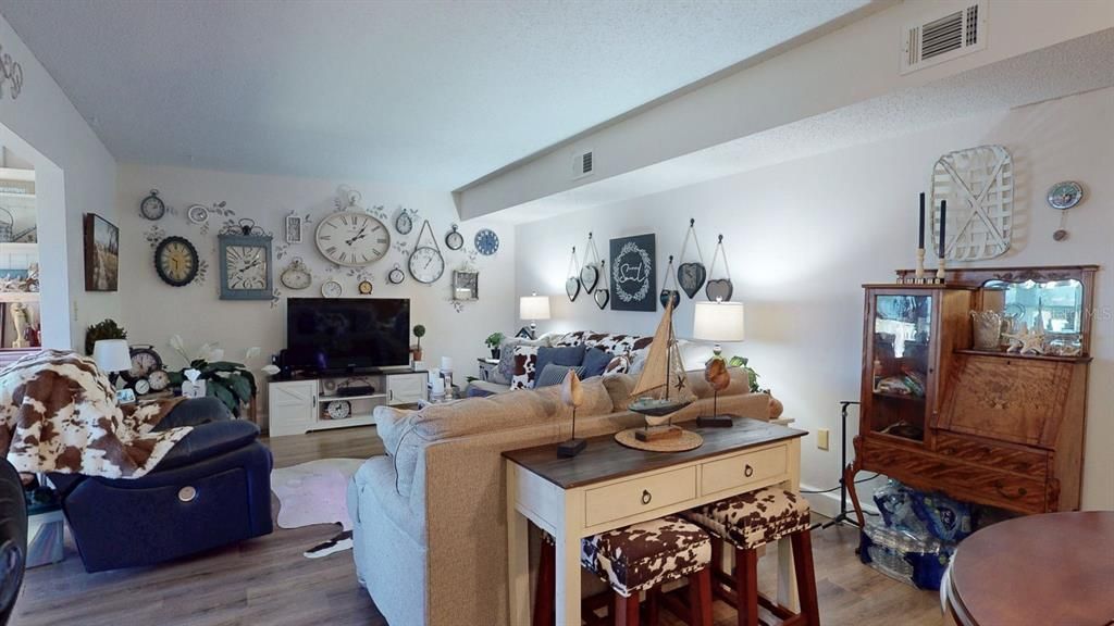 For Sale: $147,000 (2 beds, 2 baths, 1120 Square Feet)