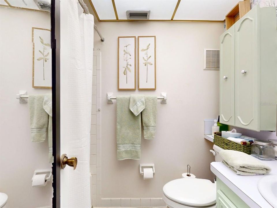 For Sale: $147,000 (2 beds, 2 baths, 1120 Square Feet)