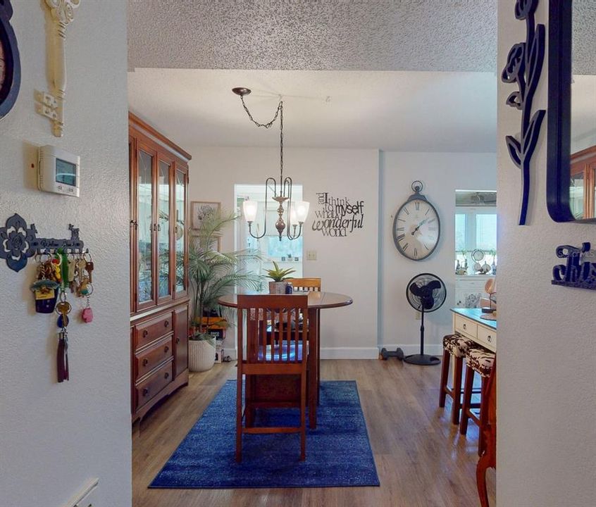 For Sale: $147,000 (2 beds, 2 baths, 1120 Square Feet)