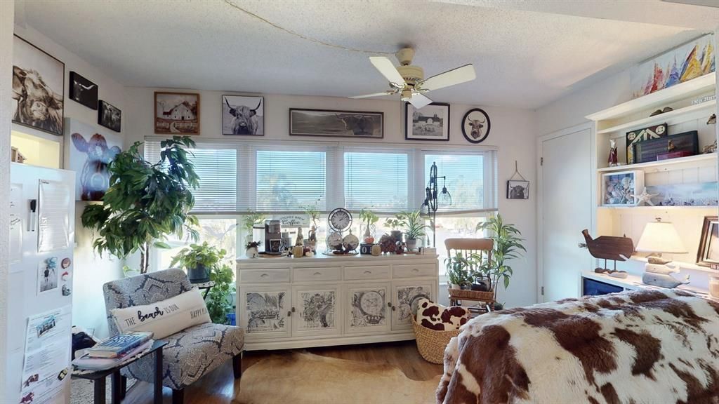 For Sale: $147,000 (2 beds, 2 baths, 1120 Square Feet)