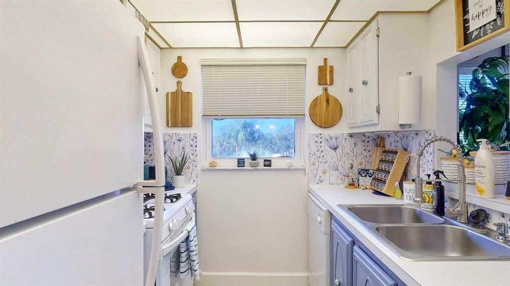 For Sale: $147,000 (2 beds, 2 baths, 1120 Square Feet)