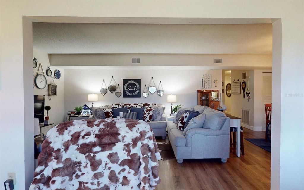 For Sale: $147,000 (2 beds, 2 baths, 1120 Square Feet)