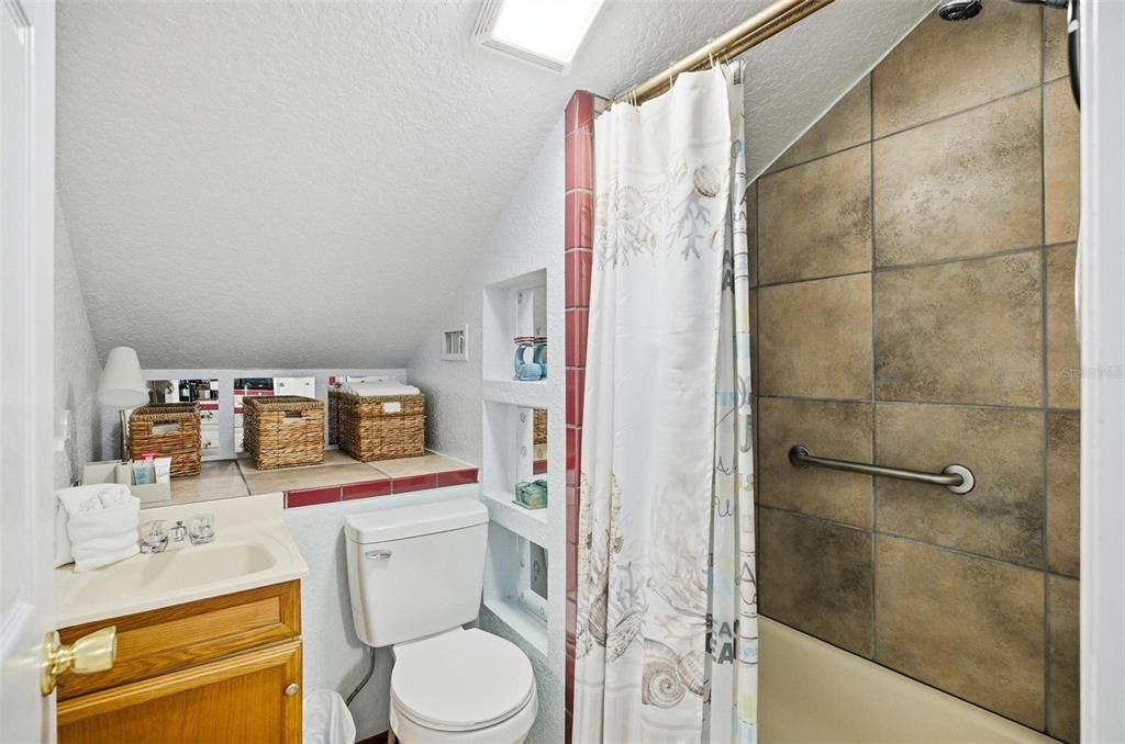 В аренду: $1,350 (1 спален, 1 ванн, 364 Квадратных фут)