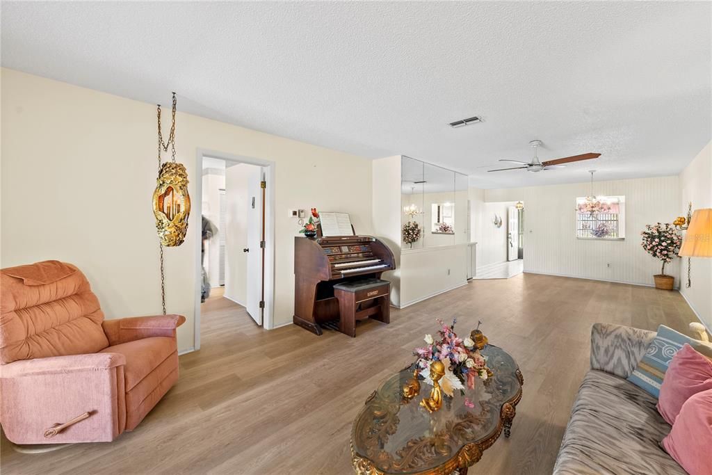 En Venta: $187,900 (2 camas, 2 baños, 1230 Pies cuadrados)