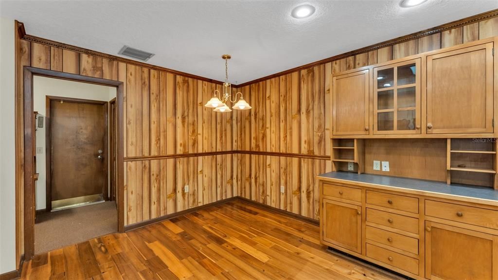 合同活跃: $515,000 (4 贝兹, 3 浴室, 3058 平方英尺)