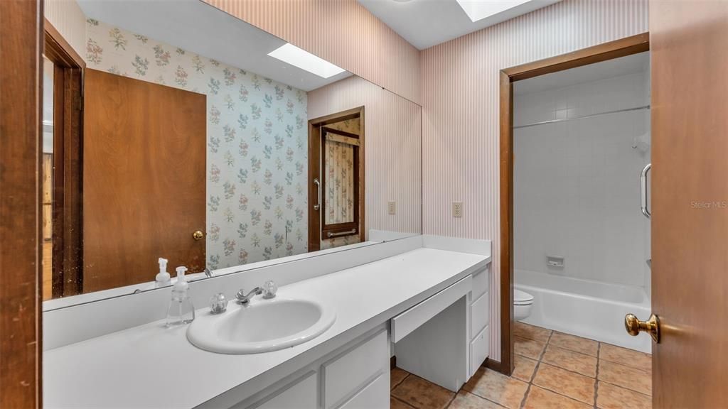 合同活跃: $515,000 (4 贝兹, 3 浴室, 3058 平方英尺)