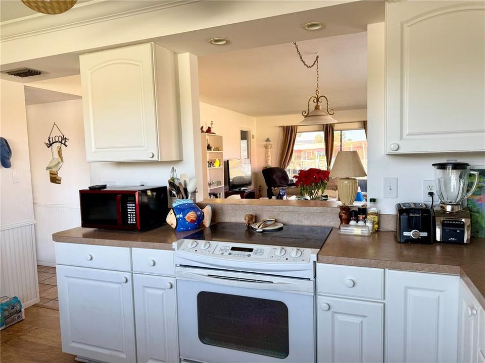 На продажу: $299,900 (1 спален, 1 ванн, 798 Квадратных фут)