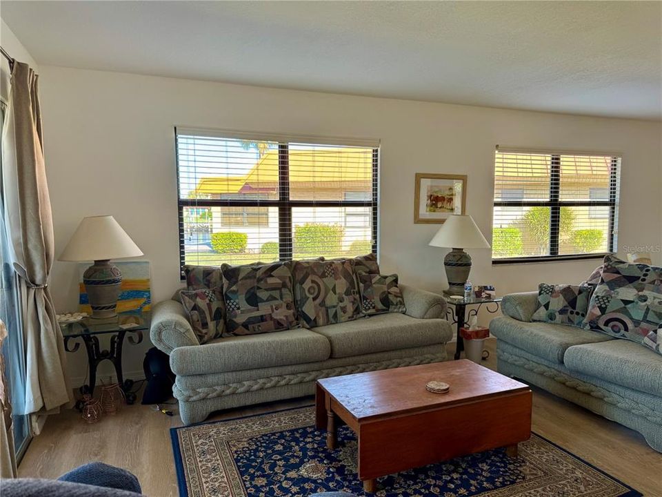 На продажу: $299,900 (1 спален, 1 ванн, 798 Квадратных фут)