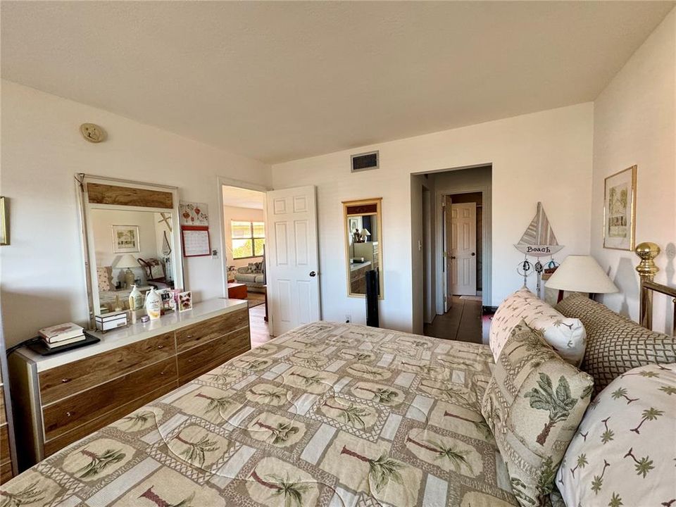 На продажу: $299,900 (1 спален, 1 ванн, 798 Квадратных фут)