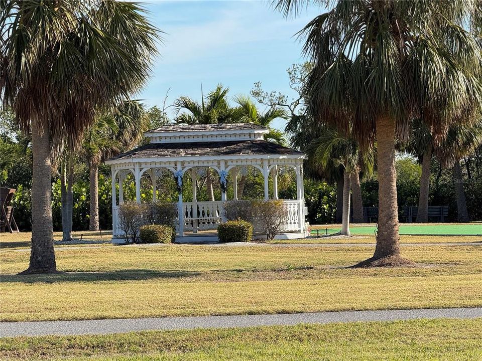 На продажу: $299,900 (1 спален, 1 ванн, 798 Квадратных фут)